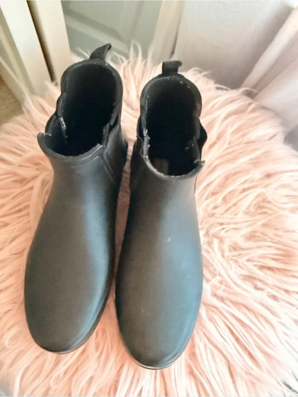 Hunter Women's Chelsea Rain Boots in Black